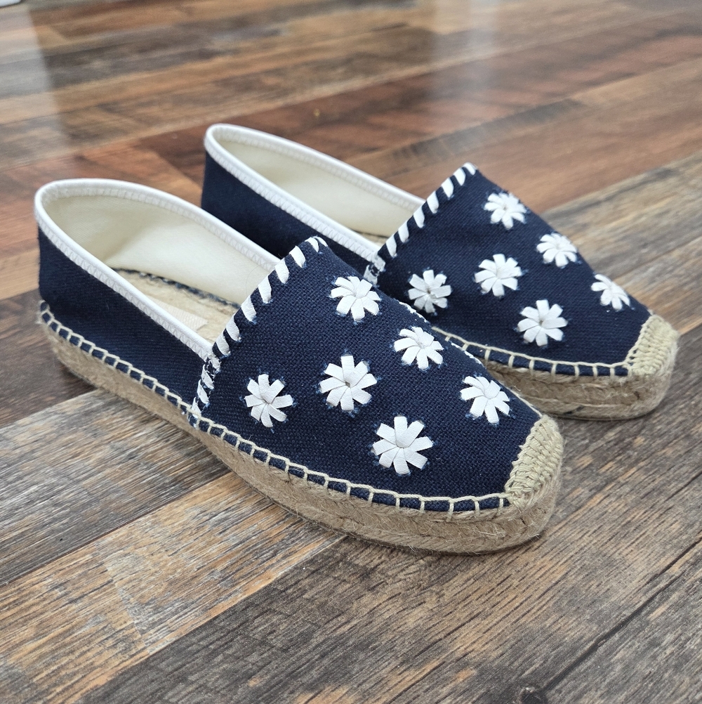Jack Rogers Navy Blue Palmer Platform Espadrille With White Flowers, Size 7.5
